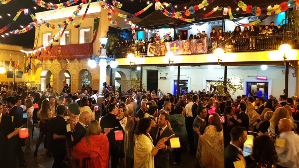 El Baile del Farol es un concurso tradicional de danza que se celebra anualmente en Sant Vicent del Raspeig
